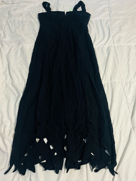 Tuckernuck Dresses & Skirts - Tuckernuck Navy Embroidered Linen Alma Midi Dress with Cutout Hem (s)